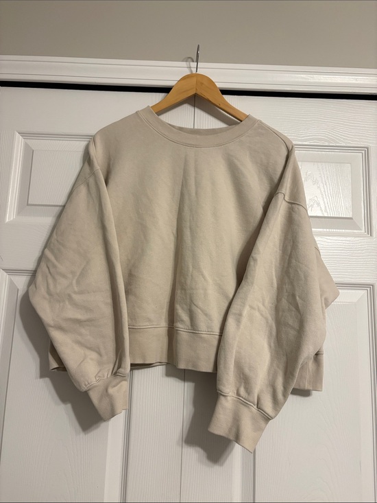 Old Navy Sweaters - Old Navy Beige Crewneck Sweatshirt